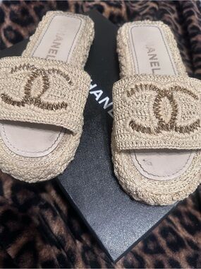 CHANEL raffia slides